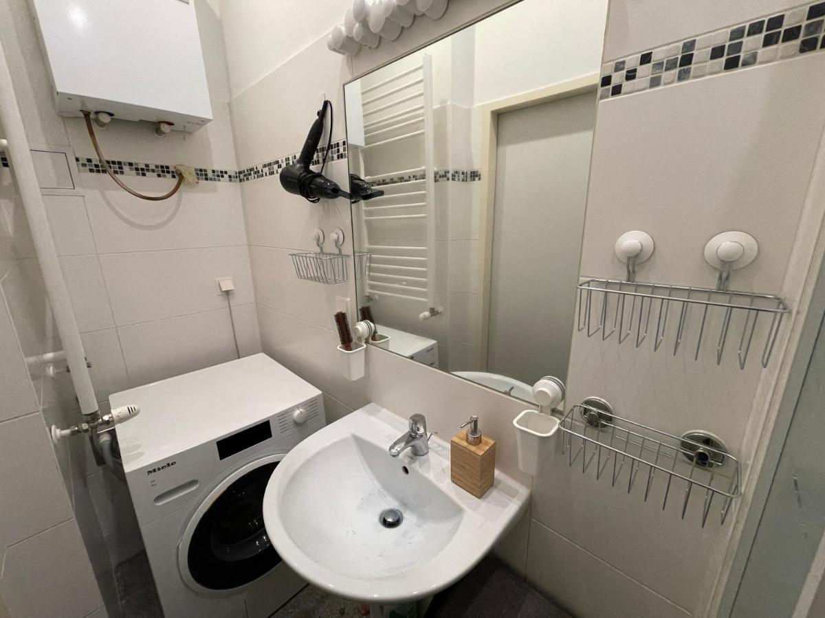 דירות וינה Central Sunny Flat With Free Parking מראה חיצוני תמונה
